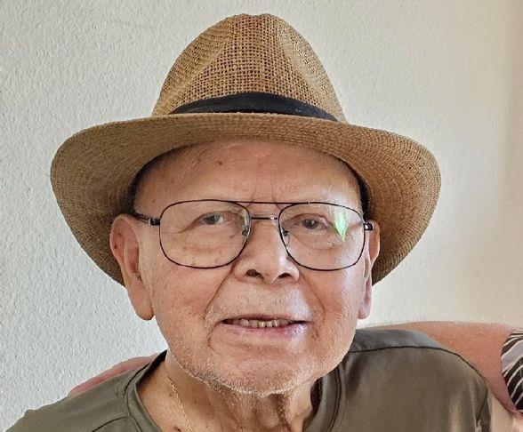 Master tailor in Oregon celebrates 100th birthday with family