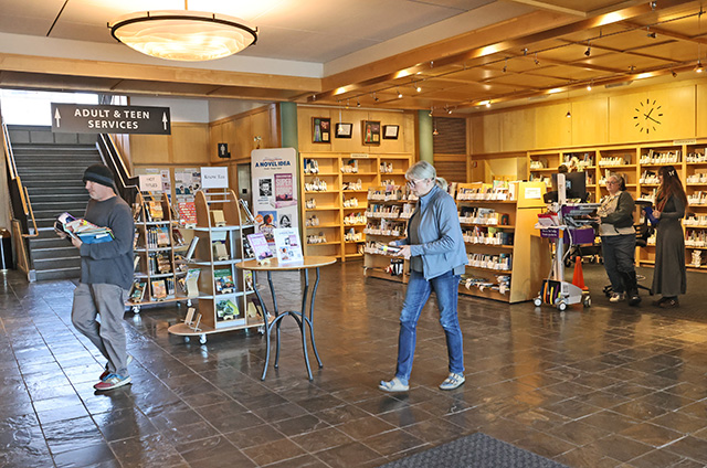 Downtown Bend library to close for a year starting in April