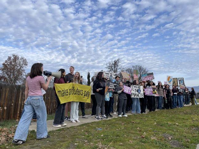 Rogue Valley students participate in national climate walkout