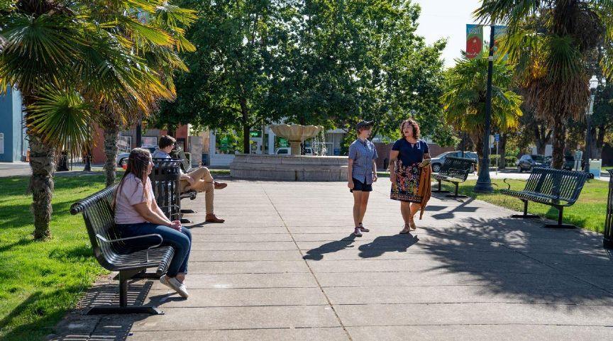 Earn prizes, support Woodburn small businesses