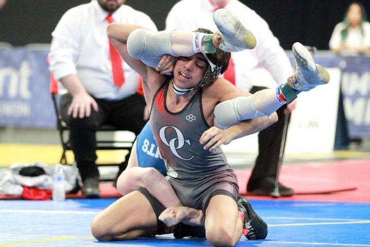 Oregon-Citys-Anthony-Diaz-wrestles-to-a-