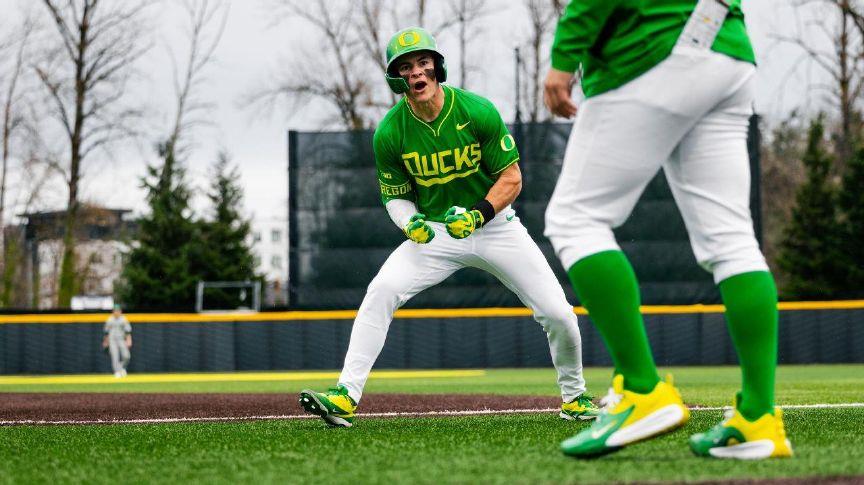 Oregon-OF-Jack-Brooks-6-celebrates-durin