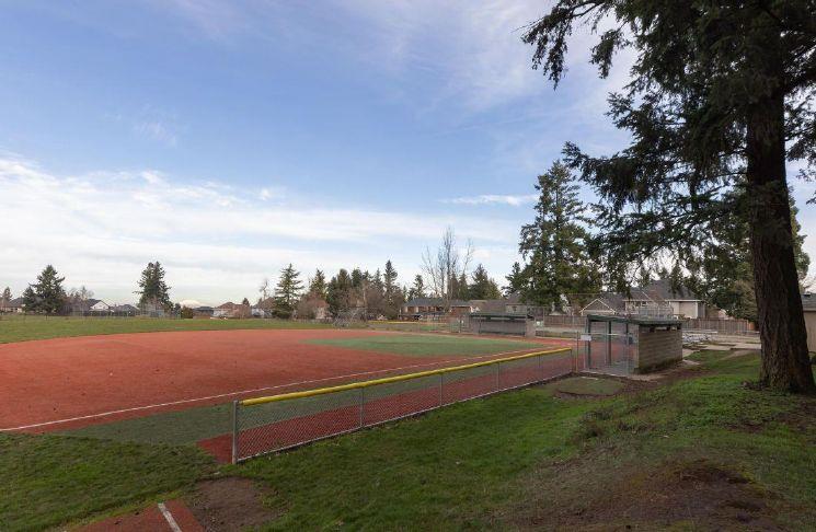 Sale of much disputed West Linn field — Oppenlander —falls through
